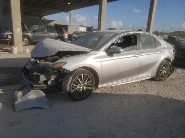 TOYOTA CAMRY 2022 with VIN 4T1G11AK5NU653033 - Photo from auction