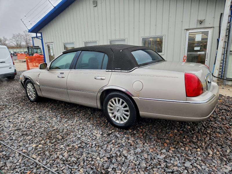 Photo 2 from auction – 2003 LINCOLN TOWN CAR E with VIN 1LNHM81W13Y606384
