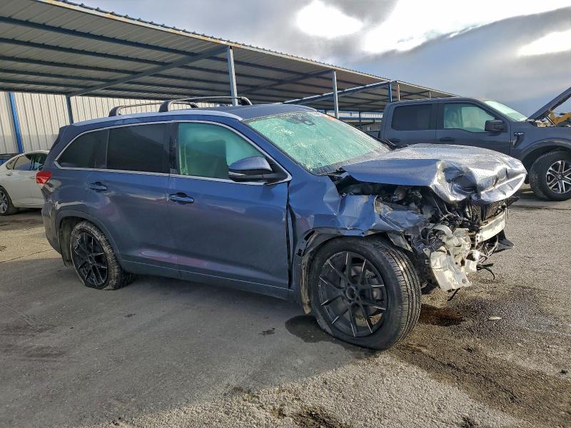 Photo 4 from auction – 2017 TOYOTA HIGHLANDER with VIN 5TDJZRFH2HS403546