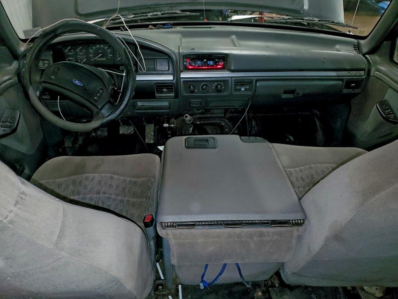 Photo 8 from auction – 1992 FORD F350 with VIN 2FTJW36M3NCA71238