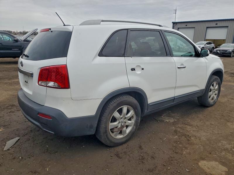 Photo 3 from auction – 2013 KIA SORENTO LX with VIN 5XYKT4A63DG420068