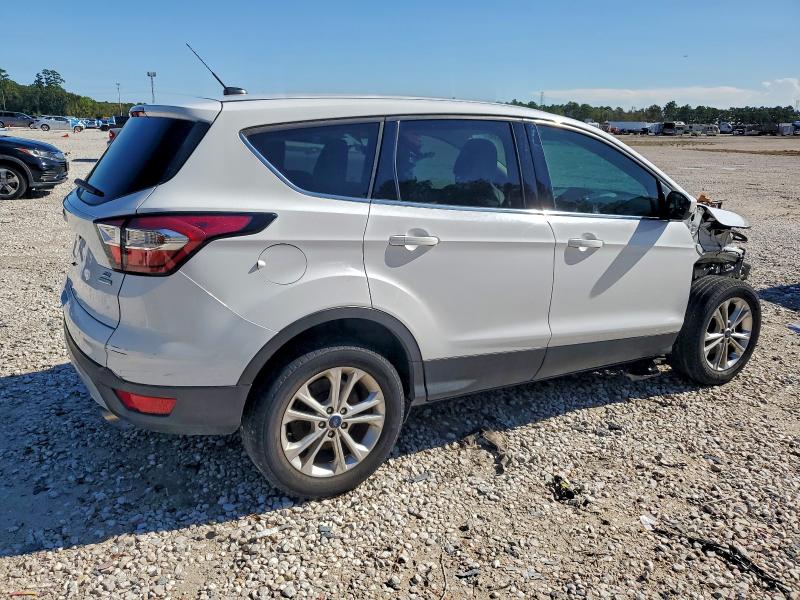 Photo 3 from auction – 2017 FORD ESCAPE SE with VIN 1FMCU0GD5HUC48772
