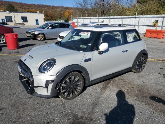 MINI COOPER S 2022 with VIN WMW53DH0XN2R97283 - Photo from auction