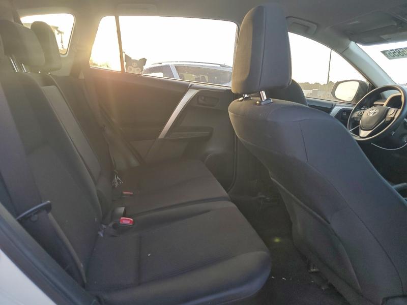 Photo 10 from auction – 2015 TOYOTA RAV4 LE with VIN JTMZFREV1FJ027919