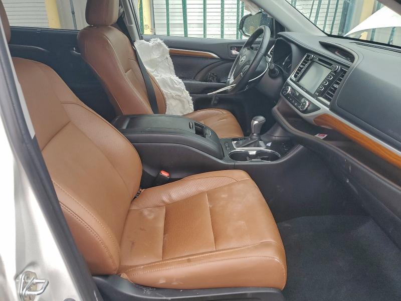 Photo 7 from auction – 2019 TOYOTA HIGHLANDER with VIN 5TDDZRFH4KS724153