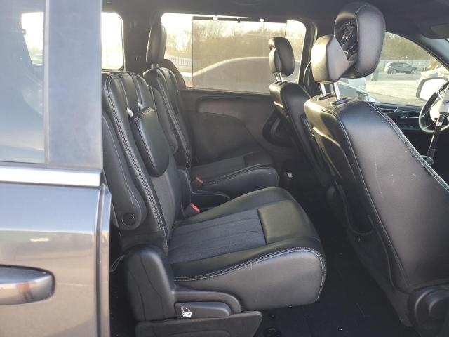 Photo 11 from auction – 2015 CHRYSLER TOWN & COU with VIN 2C4RC1HG6FR742276