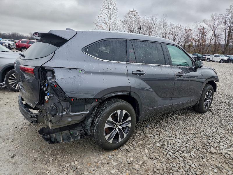 Photo 3 from auction – 2022 TOYOTA HIGHLANDER with VIN 5TDGZRBH0NS592984