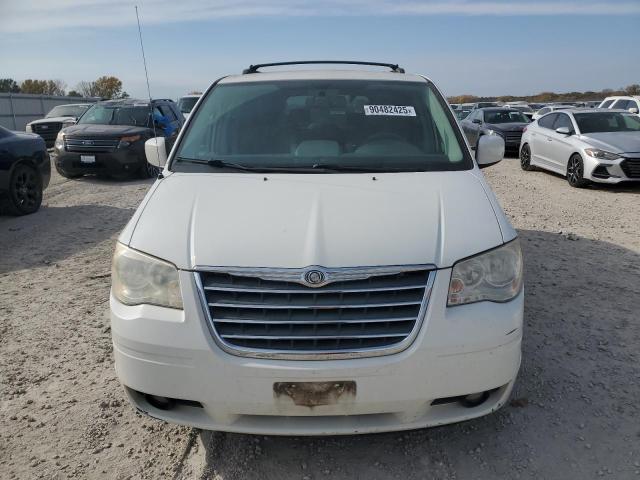 Photo 5 from auction – 2010 CHRYSLER TOWN & COU with VIN 2A4RR5D19AR137677