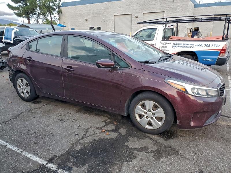 Photo 4 from auction – 2018 KIA FORTE LX with VIN 3KPFK4A79JE196794
