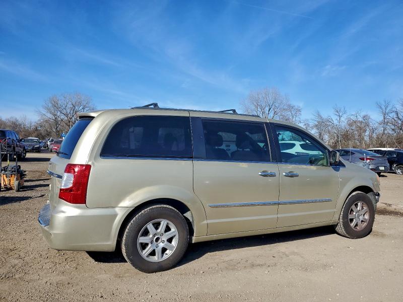 Photo 3 from auction – 2011 CHRYSLER TOWN & COU with VIN 2A4RR5DG1BR798609