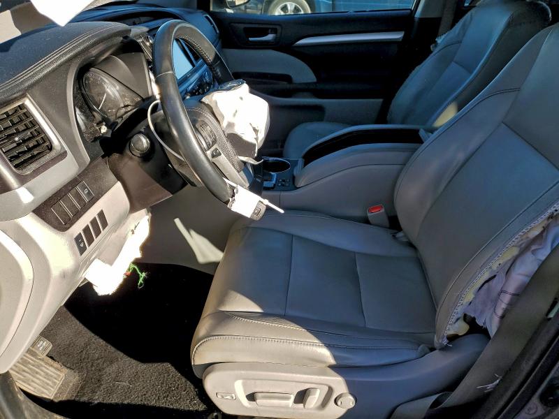 Foto 7 de la subasta – 2015 TOYOTA HIGHLANDER con VIN 5TDJKRFH1FS085534