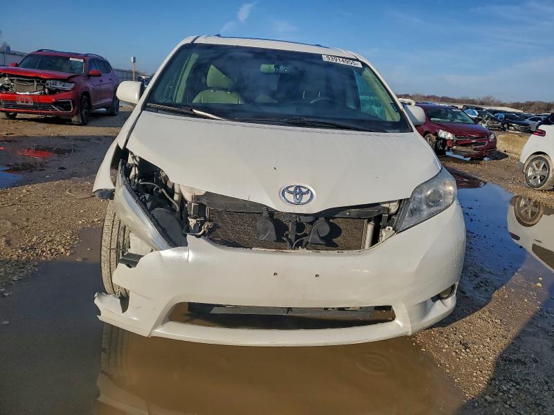 Photo 5 from auction – 2015 TOYOTA SIENNA XLE with VIN 5TDYK3DC6FS685808