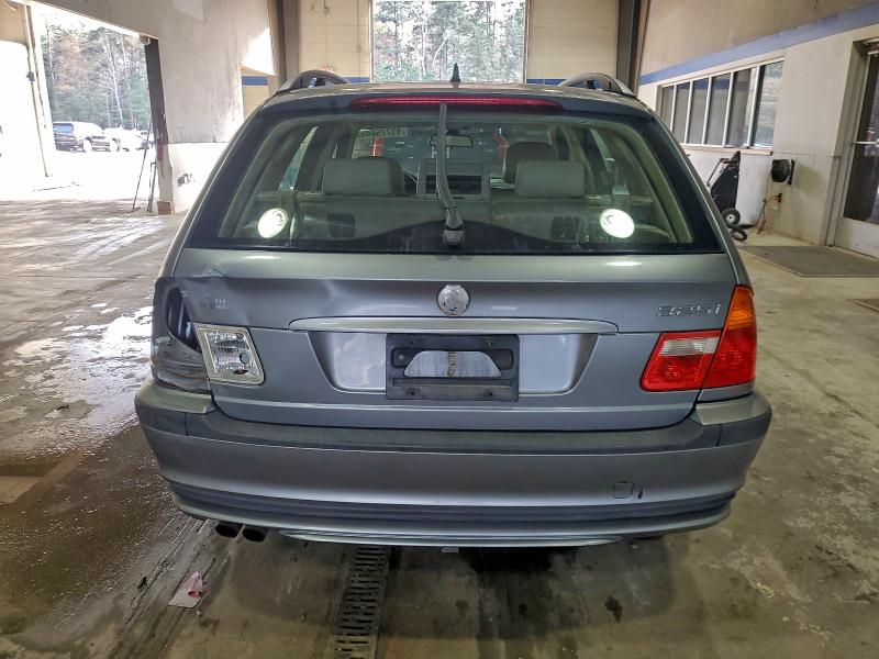 Photo 6 from auction – 2004 BMW 325 IT with VIN WBAEN33464PC13426