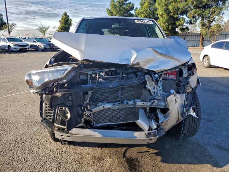 Photo 5 from auction – 2019 TOYOTA 4RUNNER SR with VIN JTEZU5JR9K5200608