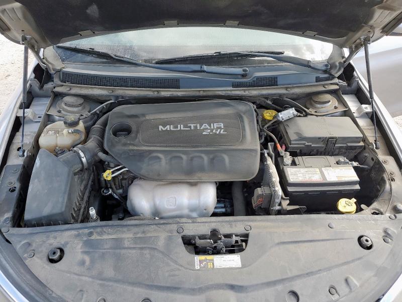 Photo 11 from auction – 2015 CHRYSLER 200 LIMITE with VIN 1C3CCCAB8FN730003