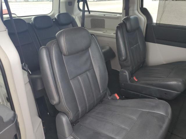 Photo 11 from auction – 2010 CHRYSLER TOWN & COU with VIN 2A4RR8DX2AR366305