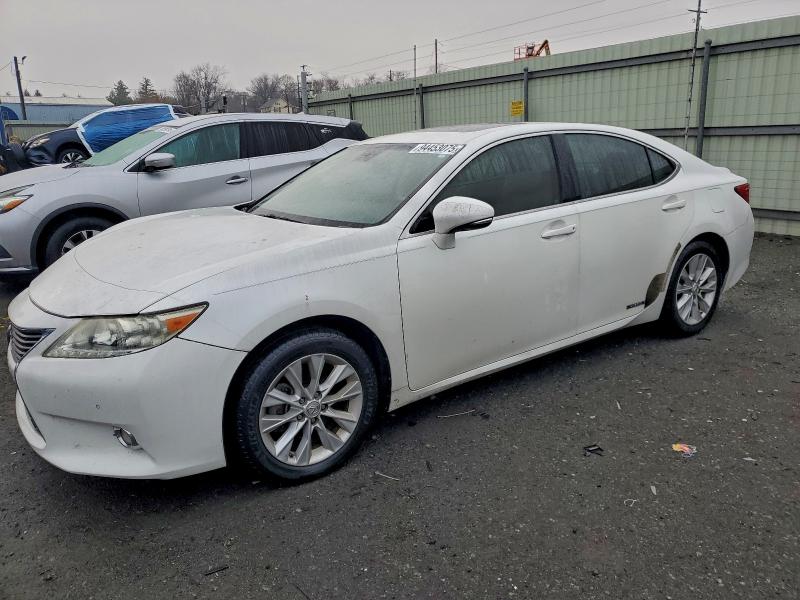 LEXUS ES 300H 2015 with VIN JTHBW1GG5F2083582 - Photo from auction