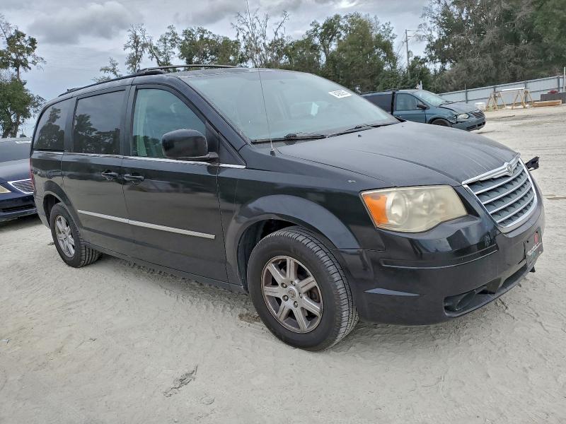 Photo 4 from auction – 2010 CHRYSLER TOWN & COU with VIN 2A4RR5DX6AR345455