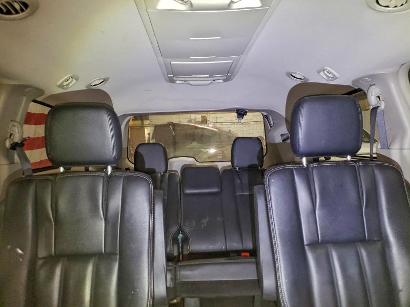 Photo 10 from auction – 2016 CHRYSLER TOWN & COU with VIN 2C4RC1BG5GR118401