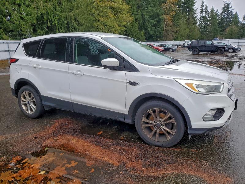 Photo 4 from auction – 2017 FORD ESCAPE SE with VIN 1FMCU0GD1HUA15861