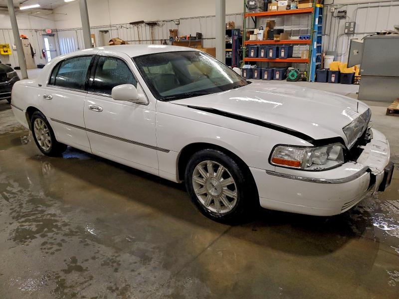 Photo 4 from auction – 2011 LINCOLN TOWN CAR S with VIN 2LNBL8CV7BX753398