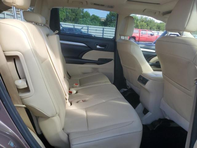 Photo 11 from auction – 2018 TOYOTA HIGHLANDER with VIN 5TDKZRFH4JS247889
