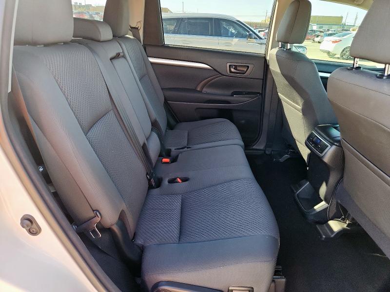 Photo 11 from auction – 2018 TOYOTA HIGHLANDER with VIN 5TDZZRFH7JS237940