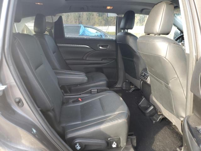 Photo 11 from auction – 2018 TOYOTA HIGHLANDER with VIN 5TDDZRFH3JS866251