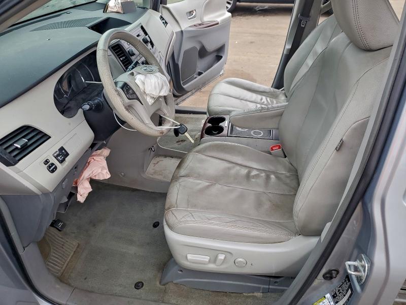 Photo 7 from auction – 2014 TOYOTA SIENNA XLE with VIN 5TDDK3DC9ES083000