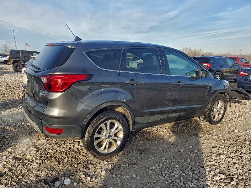 Photo 3 from auction – 2019 FORD ESCAPE with VIN 1FMCU9GD9KUC23126