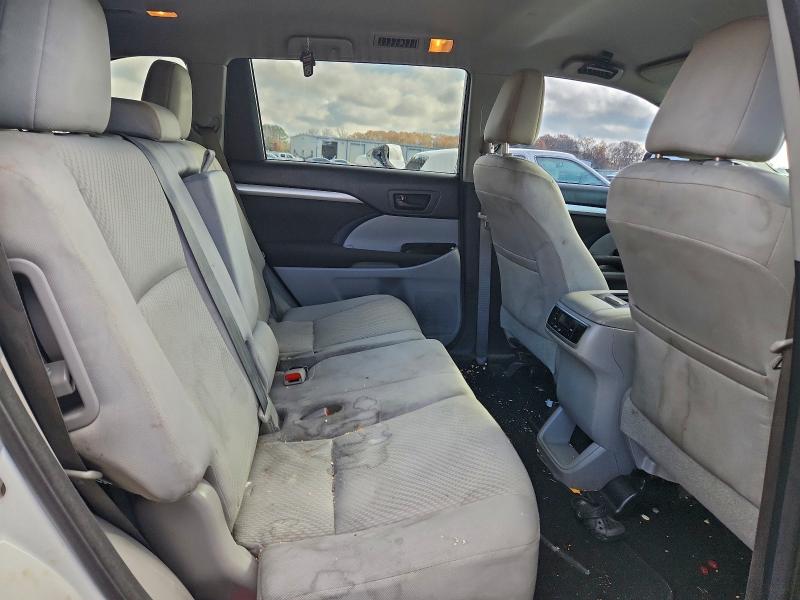 Photo 11 from auction – 2015 TOYOTA HIGHLANDER with VIN 5TDZKRFHXFS080464