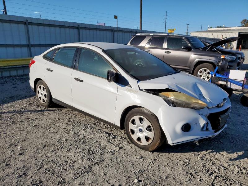 Photo 4 from auction – 2014 FORD FOCUS S with VIN 1FADP3E23EL401028