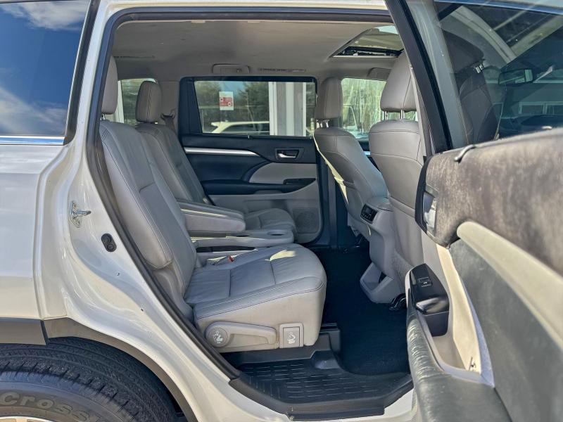 Photo 6 from auction – 2015 TOYOTA HIGHLANDER with VIN 5TDJKRFHXFS168878