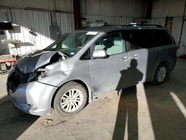 TOYOTA SIENNA XLE 2017 z numerem VIN 5TDYZ3DC3HS802906 - Zdjęcie z aukcji