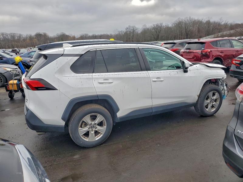 Photo 3 from auction – 2019 TOYOTA RAV4 XLE with VIN 2T3P1RFV9KC008598