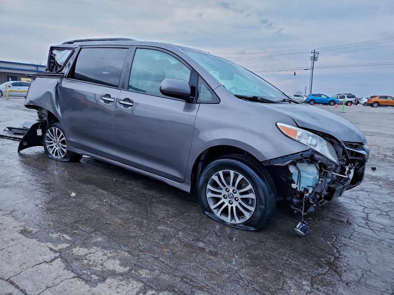 Photo 4 from auction – 2018 TOYOTA SIENNA XLE with VIN 5TDYZ3DC1JS919048