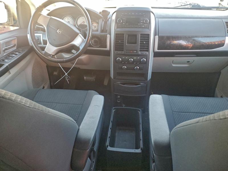 Photo 8 from auction – 2010 DODGE GRAND CARA with VIN 2D4RN5D14AR461673