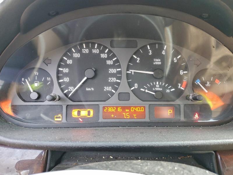 Photo 9 from auction – 2004 BMW 320 I with VIN WBAEV13444KL22336