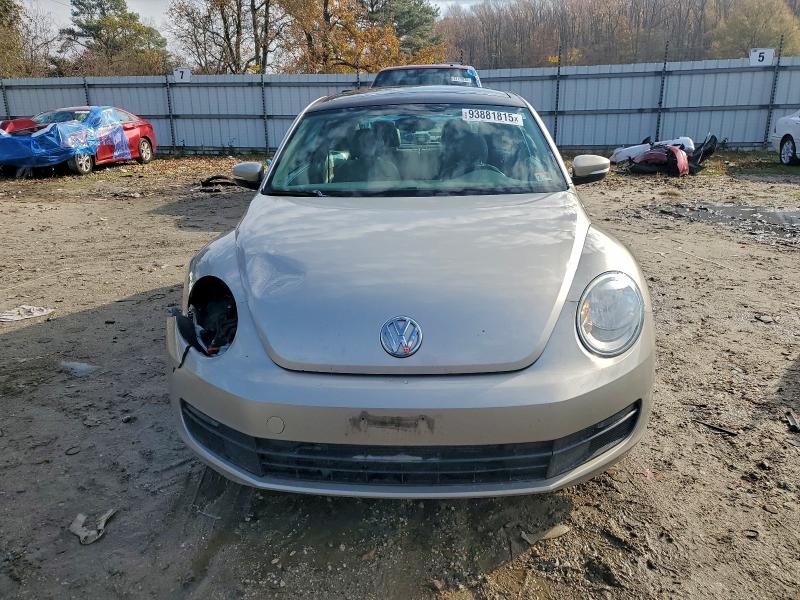 Photo 5 from auction – 2013 VOLKSWAGEN BEETLE with VIN 3VWJX7AT8DM665018