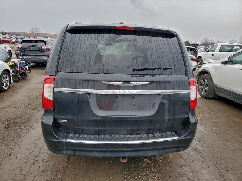 Photo 6 from auction – 2015 CHRYSLER TOWN & COU with VIN 2C4RC1CG2FR504240