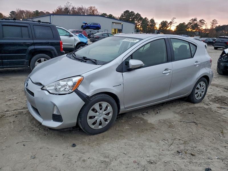 TOYOTA PRIUS C 2012 with VIN JTDKDTB38C1521925 - Photo from auction