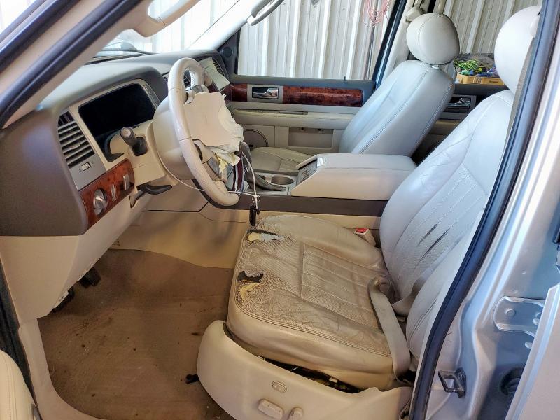 Photo 7 from auction – 2004 LINCOLN NAVIGATOR with VIN 5LMFU27RX4LJ20531