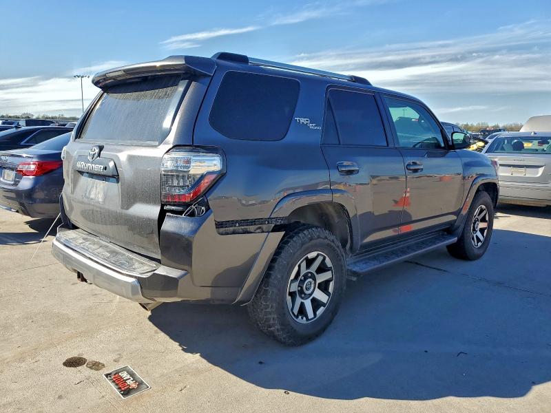 Photo 3 from auction – 2017 TOYOTA 4RUNNER SR with VIN JTEBU5JR2H5445857