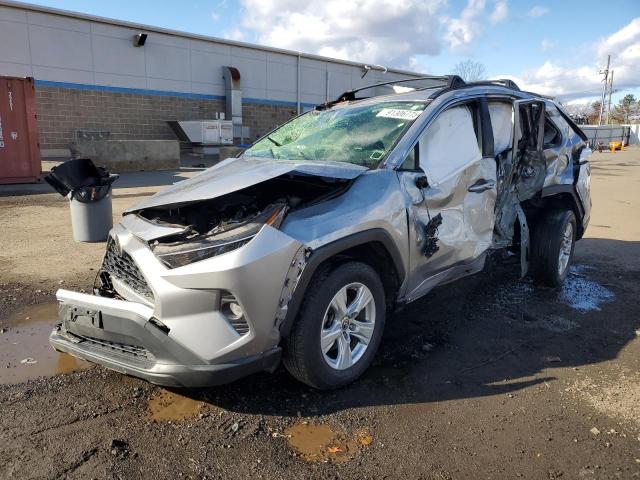 TOYOTA RAV4 XLE 2019 with VIN JTMP1RFV6KD040307 - Photo from auction