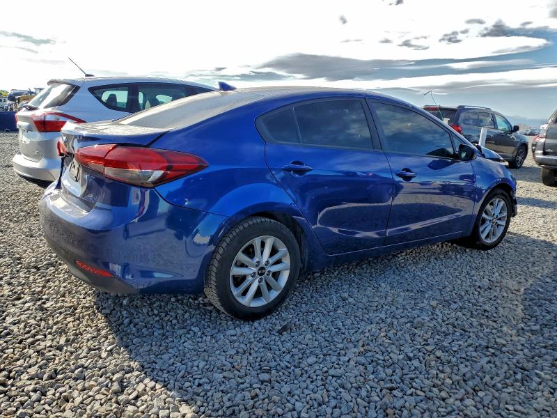 Photo 3 from auction – 2017 KIA FORTE LX with VIN 3KPFL4A7XHE047527