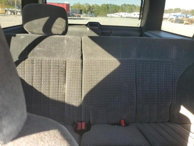 Photo 10 from auction – 2002 CHEVROLET BLAZER with VIN 1GNCS13W72K162025