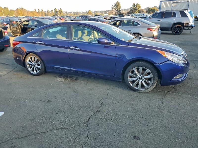 Photo 4 from auction – 2013 HYUNDAI SONATA with VIN 5NPEC4AC1DH802756