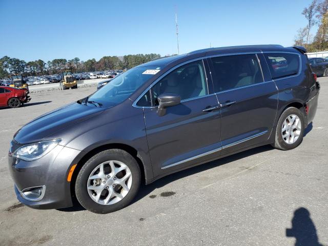 CHRYSLER PACIFICA T 2017 with VIN 2C4RC1EG2HR652680 - Photo from auction