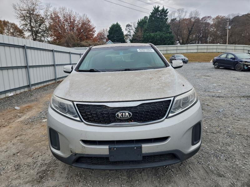 Photo 5 from auction – 2015 KIA SORENTO LX with VIN 5XYKT3A62FG601725