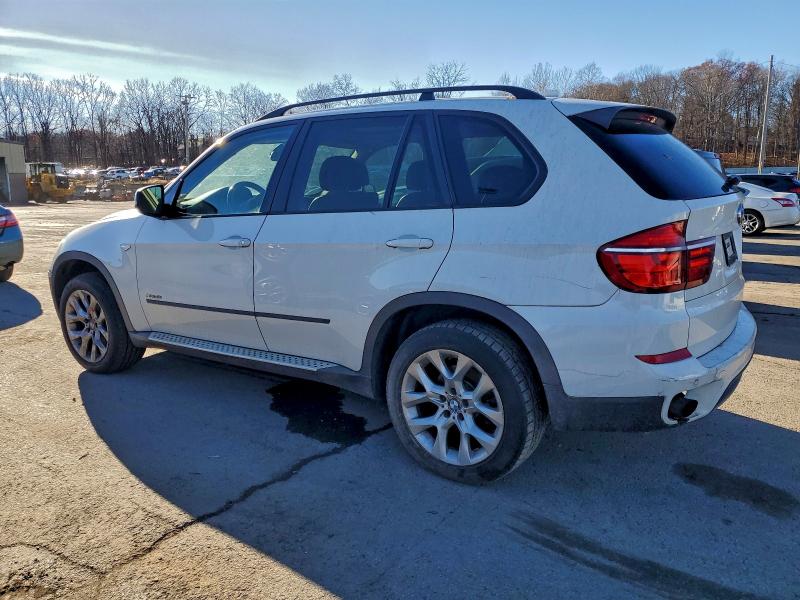 Photo 2 from auction – 2011 BMW X5 XDRIVE3 with VIN 5UXZV4C52BL402531